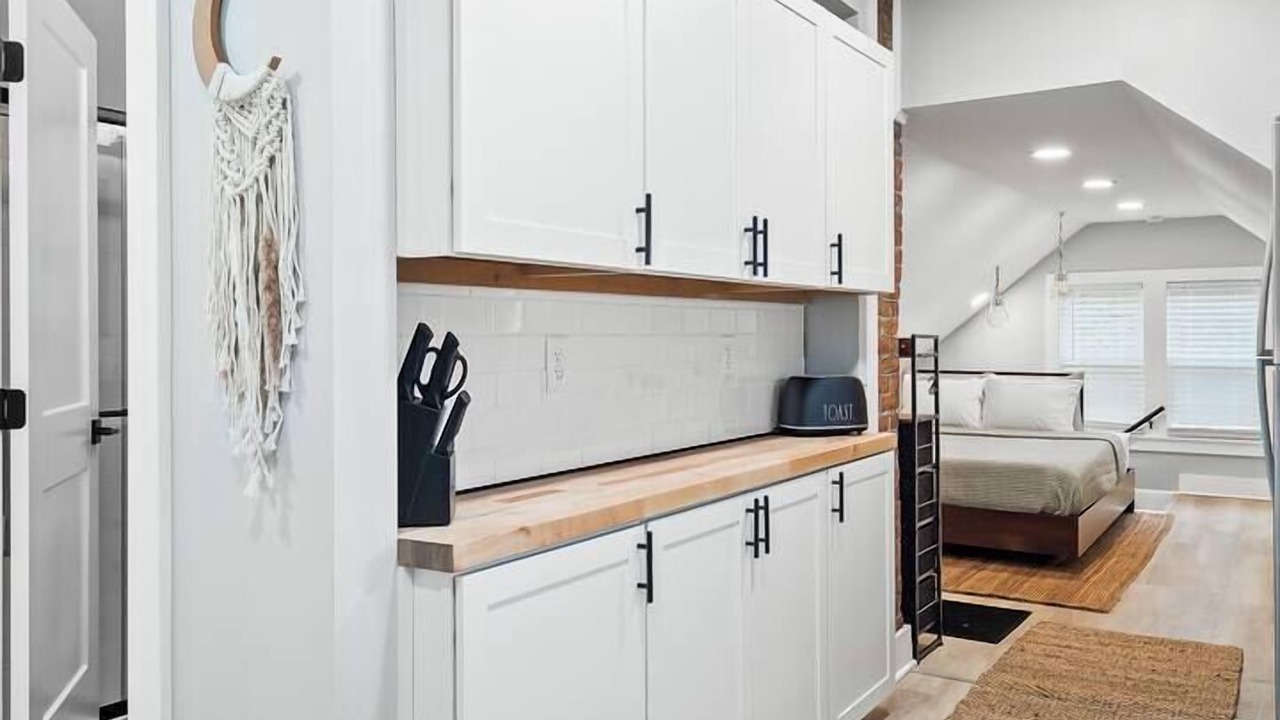 Photo of Bedroom in Detroit - Shoreway