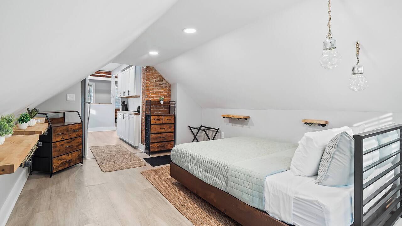 Photo of Bedroom in Detroit - Shoreway