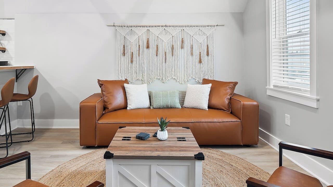 Photo of Livingroom in Detroit - Shoreway