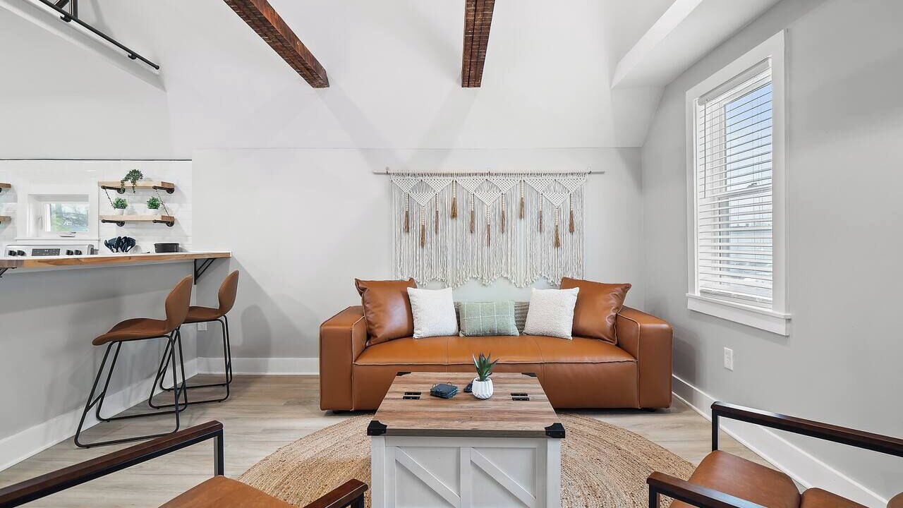 Photo of Livingroom in Detroit - Shoreway