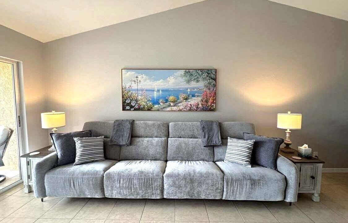 Photo of Livingroom in Crown Pointe