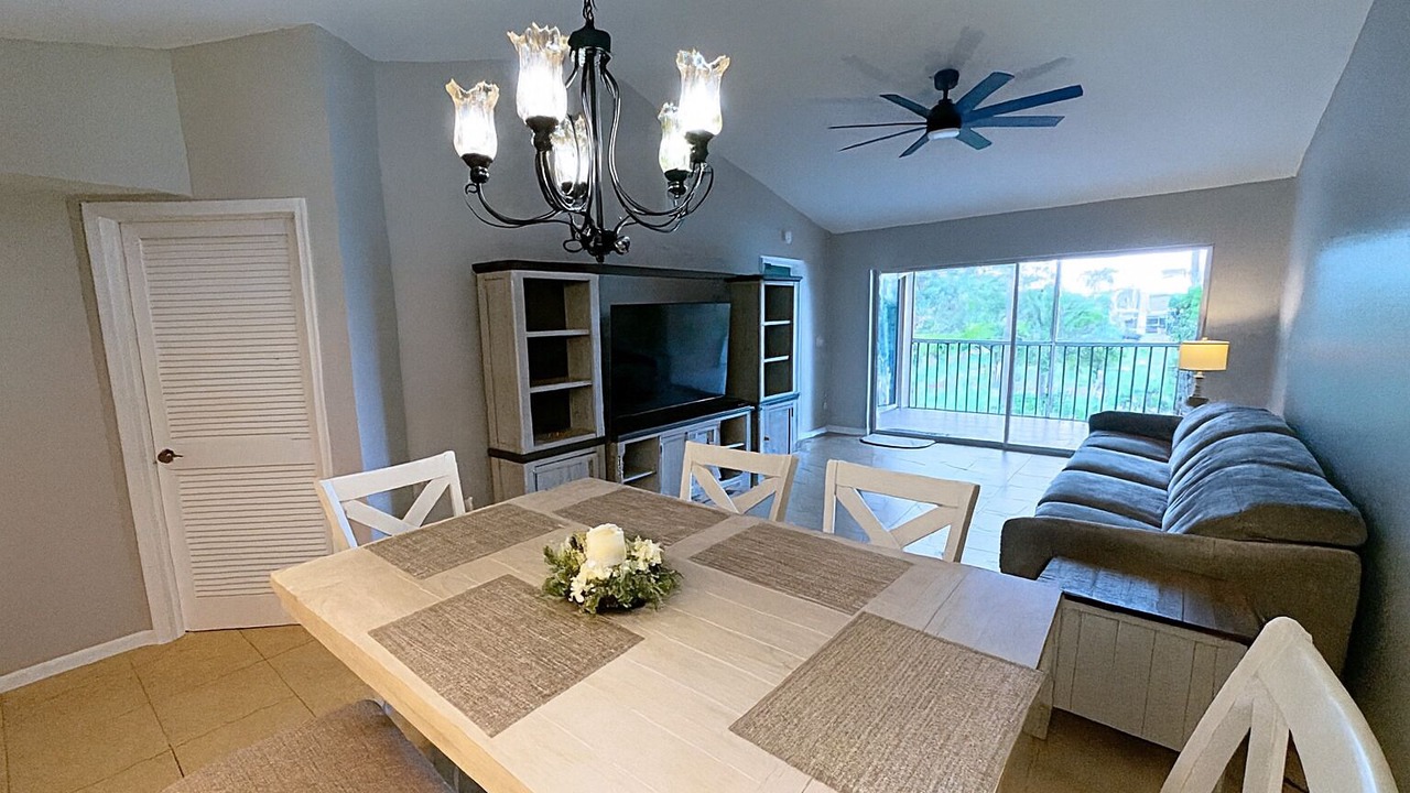 Photo of Livingroom in Crown Pointe