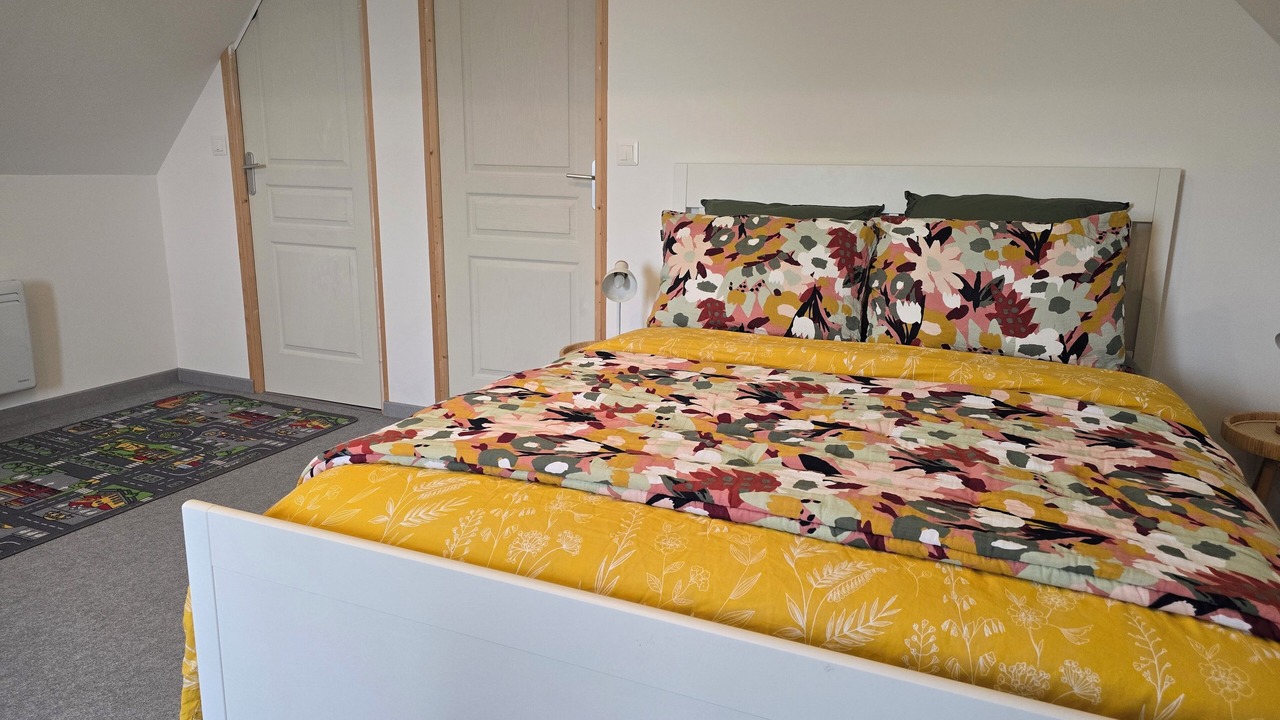 Photo of Bedroom in Folligny