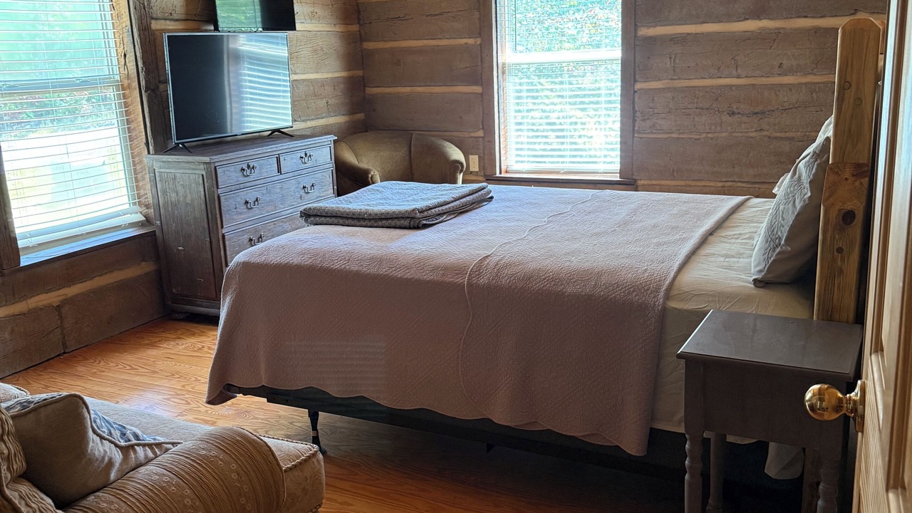 Photo of Bedroom in Duff