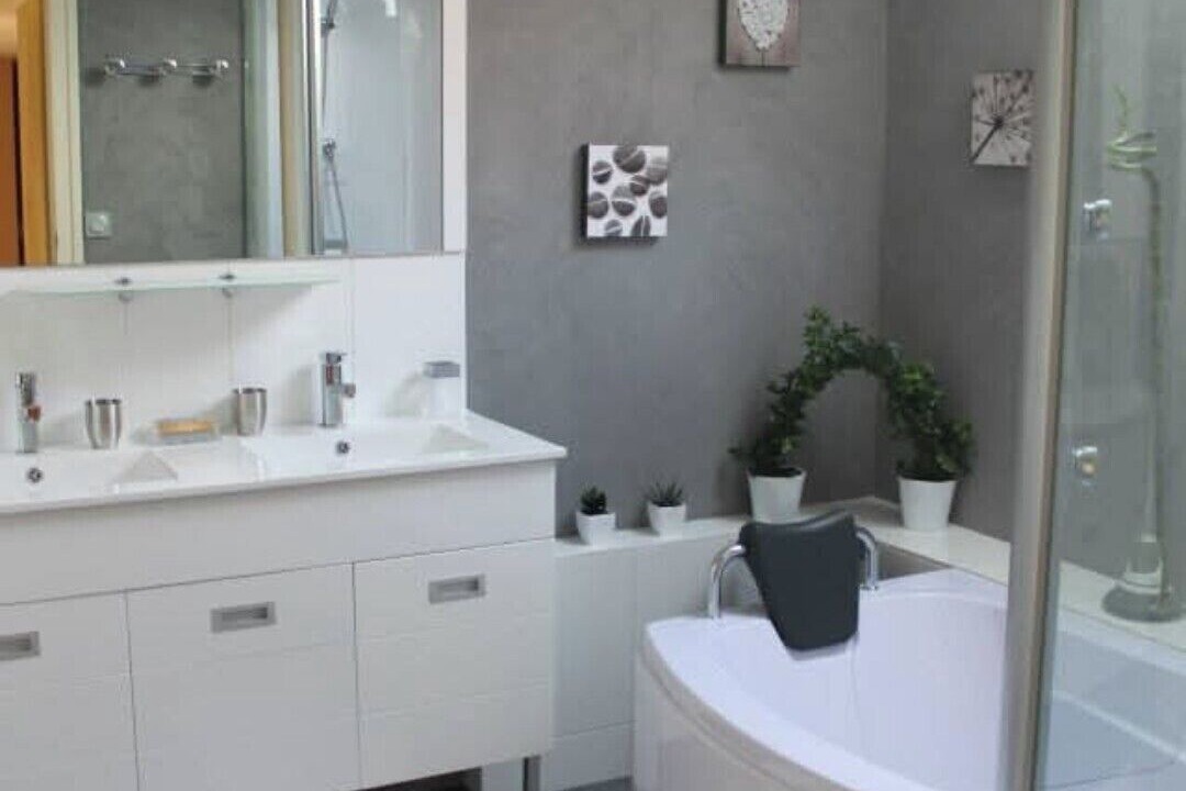 Photo of Bathroom in Pommard
