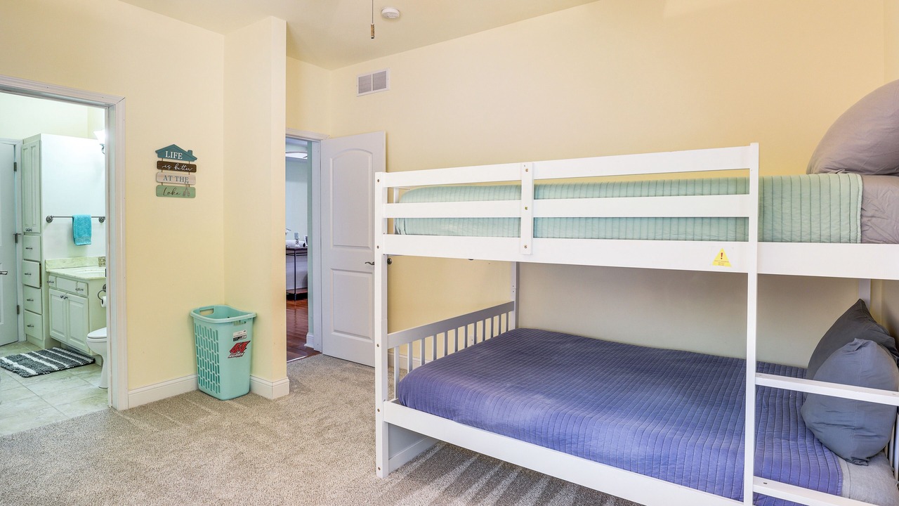 Photo of Bedroom in Lake of the Ozarks