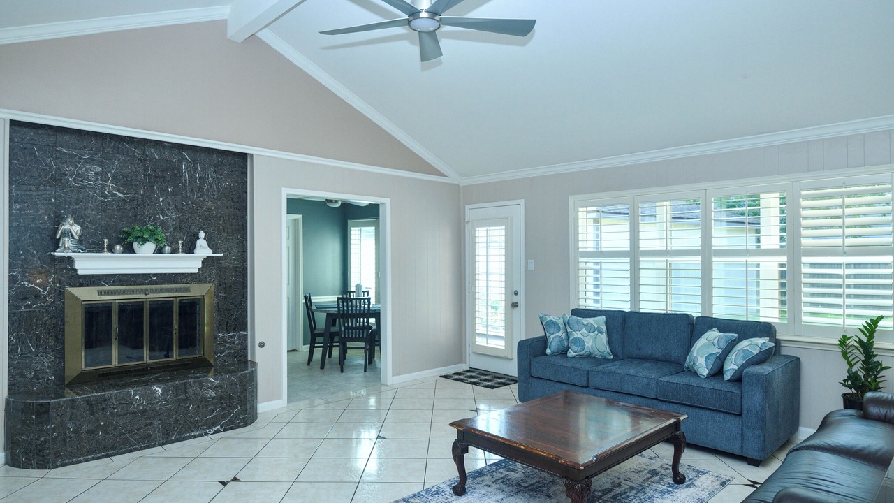 Photo of Livingroom in Meadows Place