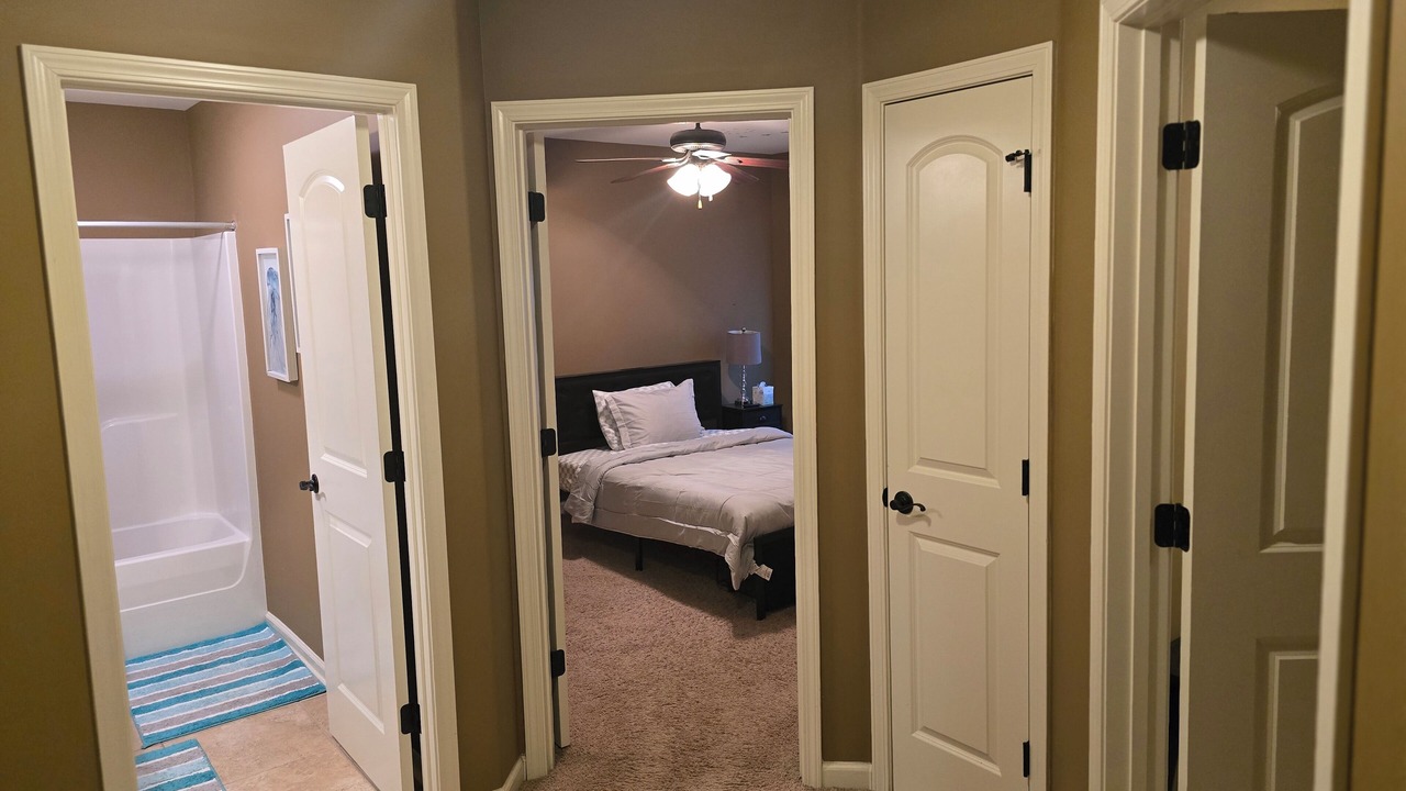 Photo of Bedroom in Benton