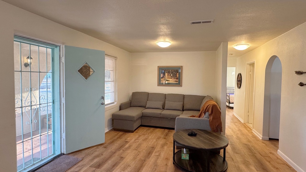 Photo of Livingroom in Roswell