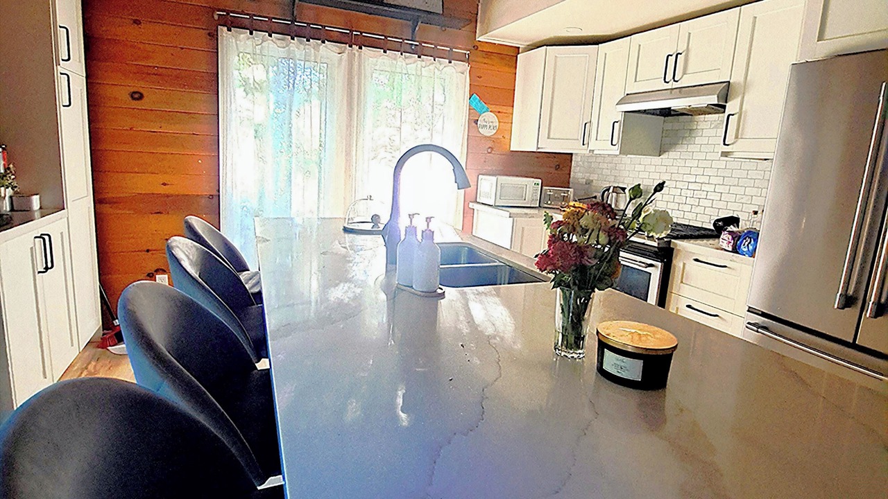 Photo of Kitchen in Dysart et al