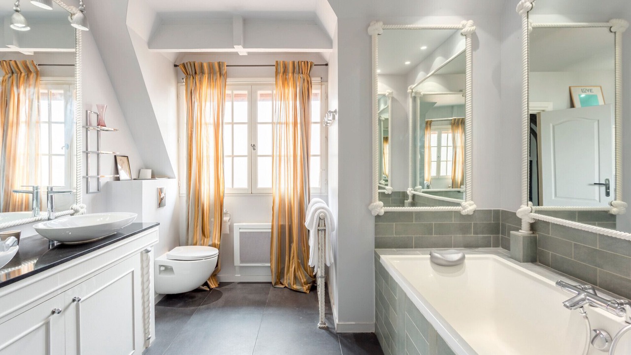 Photo of Bathroom in Trouville-la-Haule