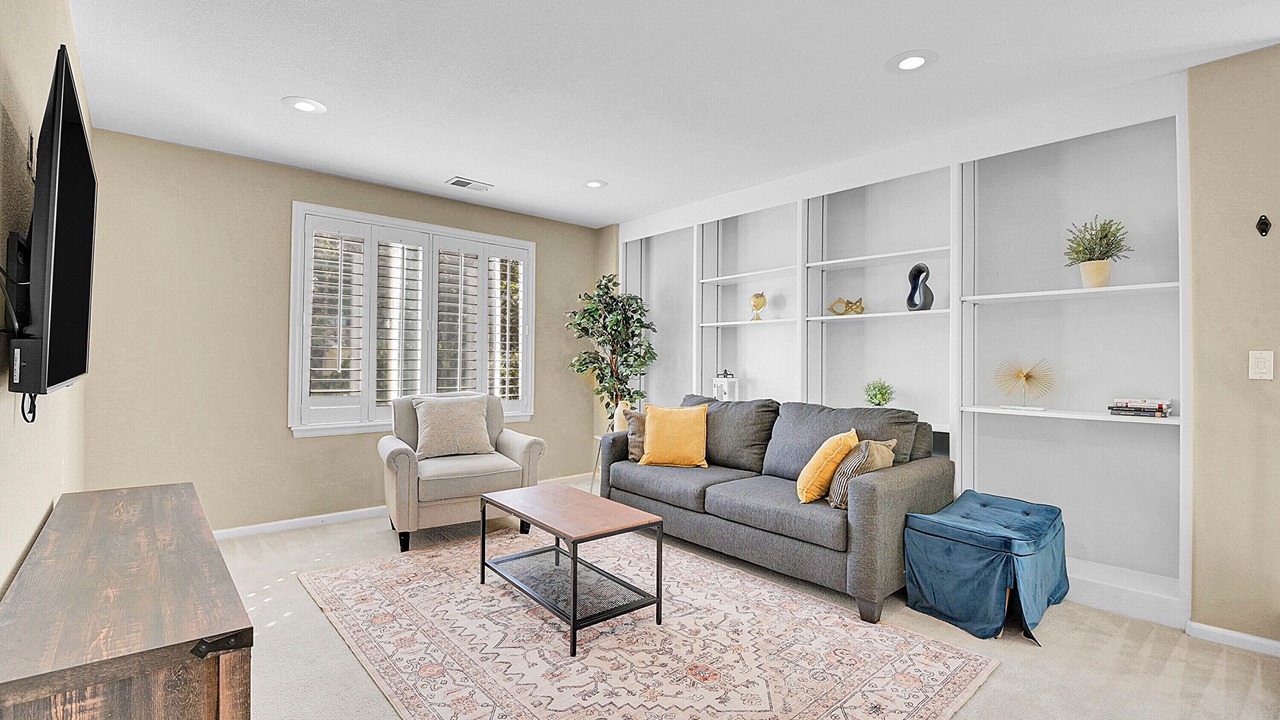 Photo of Livingroom in Dupont