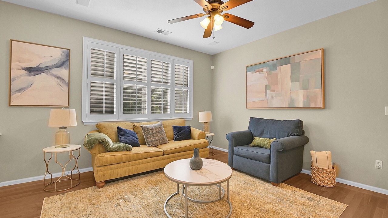 Photo of Livingroom in Dupont