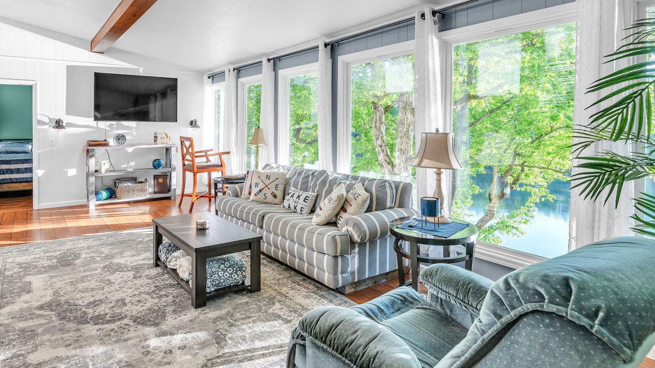 Photo of Livingroom in Rock Harbor