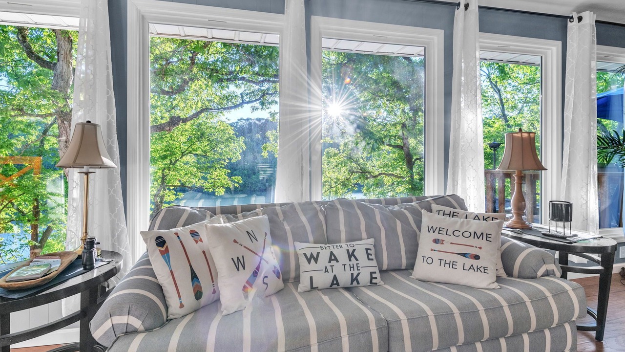 Photo of Livingroom in Rock Harbor