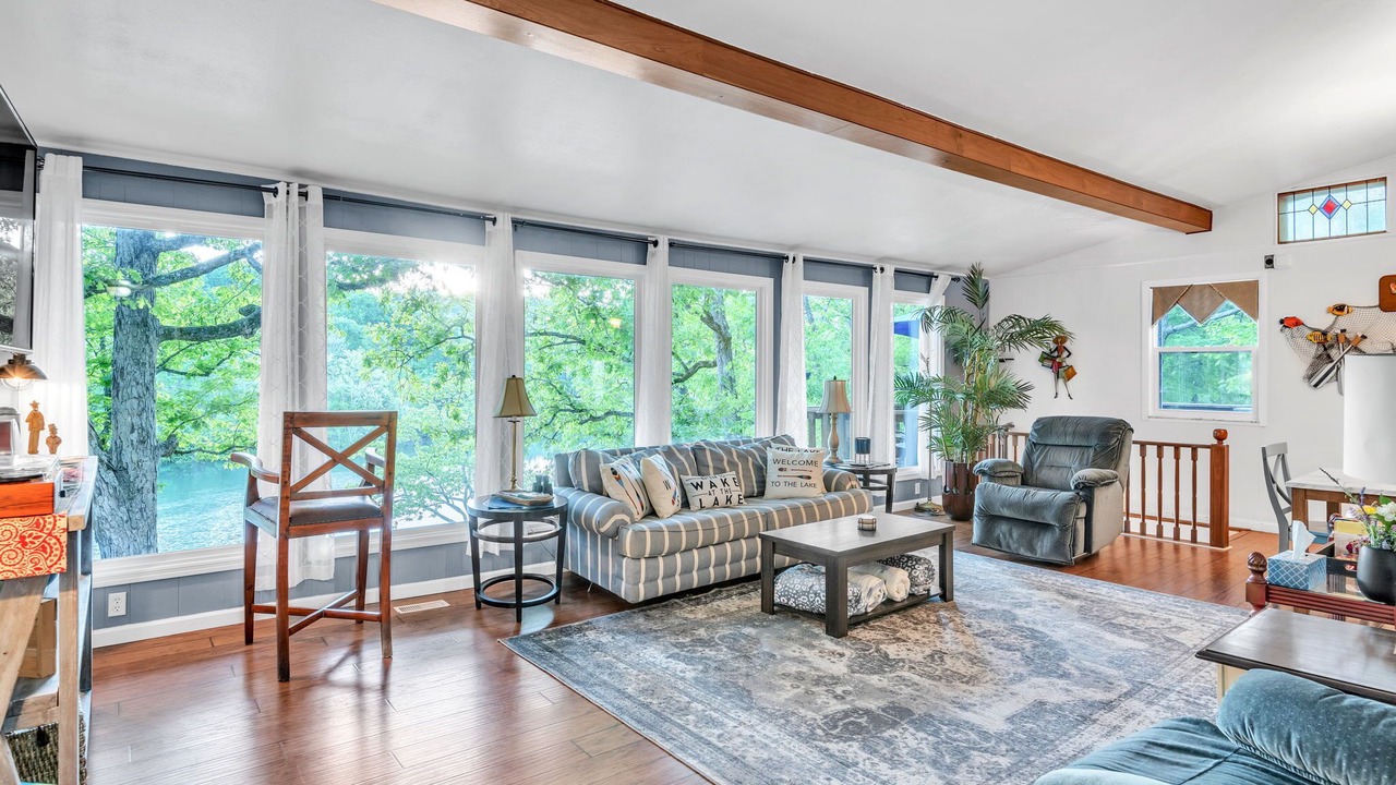 Photo of Livingroom in Rock Harbor