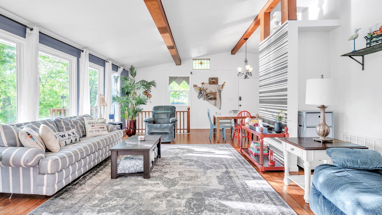 Photo of Livingroom in Rock Harbor