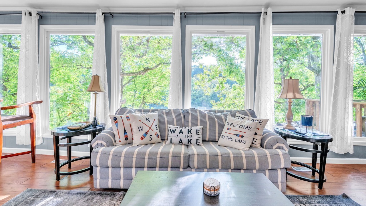 Photo of Livingroom in Rock Harbor