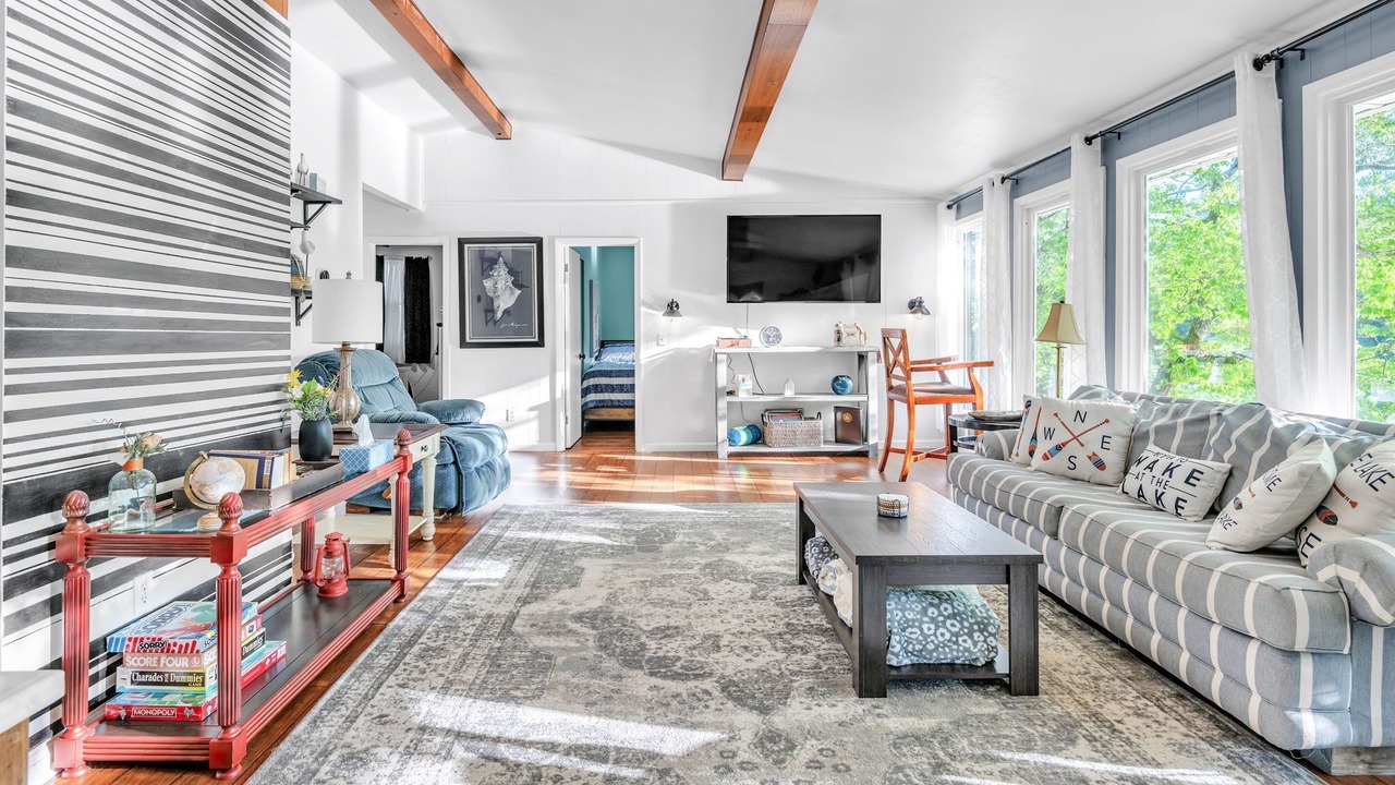 Photo of Livingroom in Rock Harbor
