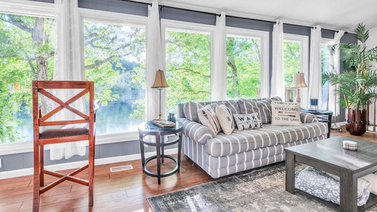 Photo of Livingroom in Rock Harbor