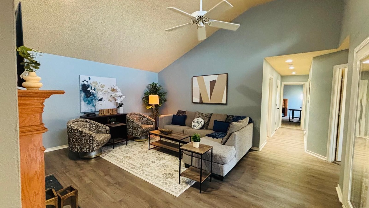 Photo of Livingroom in Farmers Branch