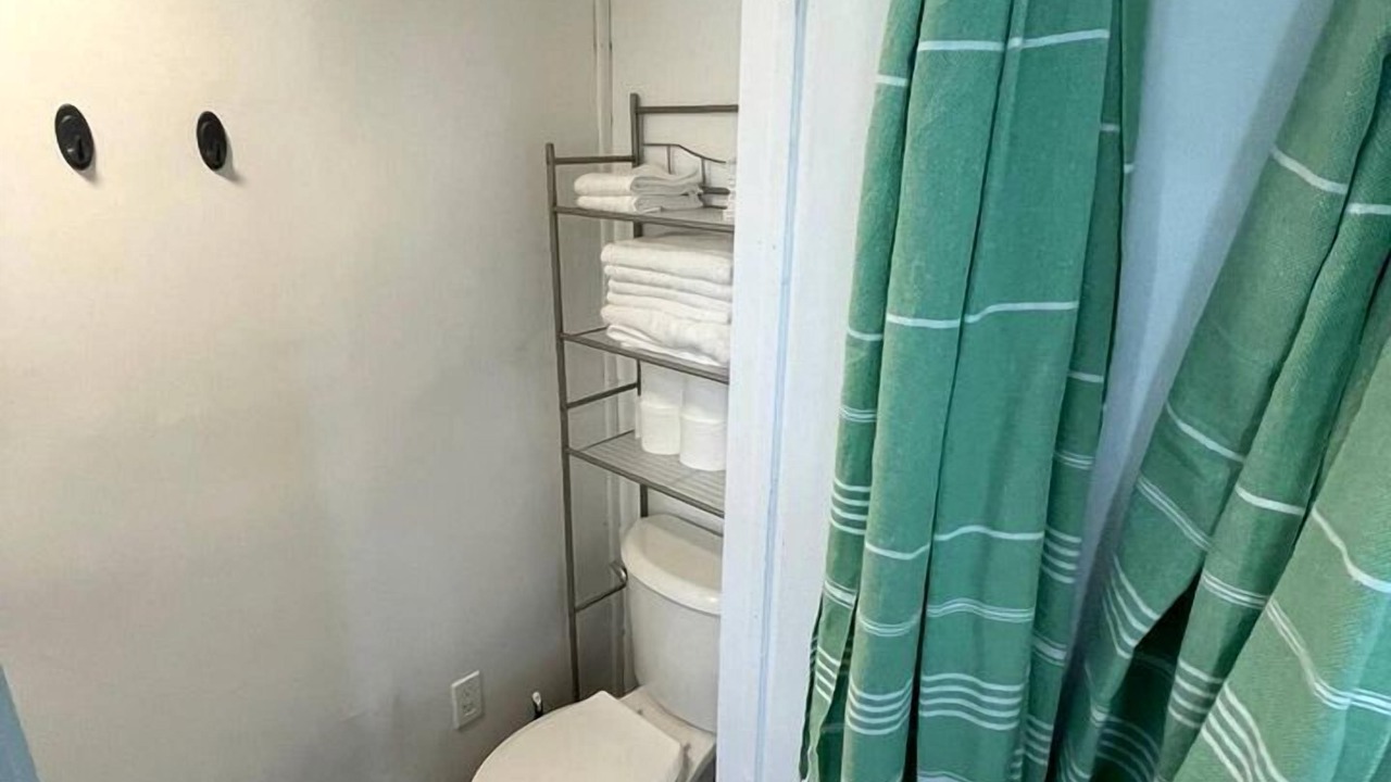 Photo of Bathroom in Alvin