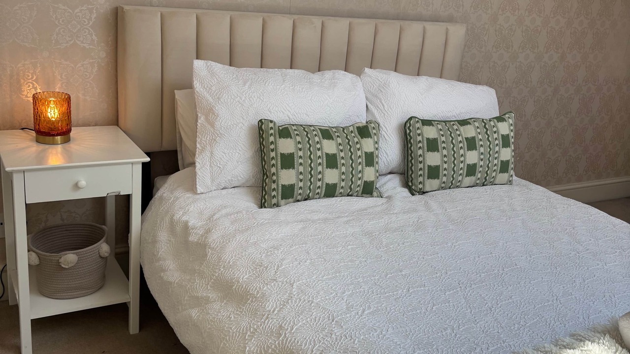 Photo of Others in Hampton Wick