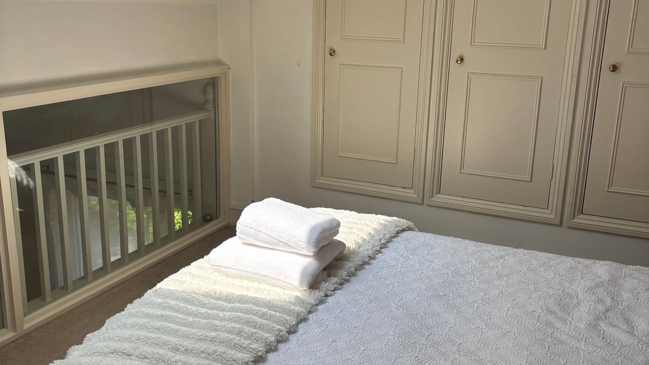 Photo of Others in Hampton Wick