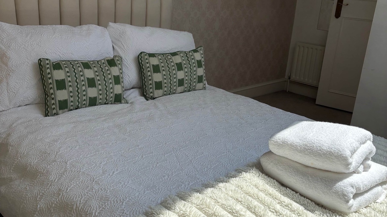 Photo of Others in Hampton Wick