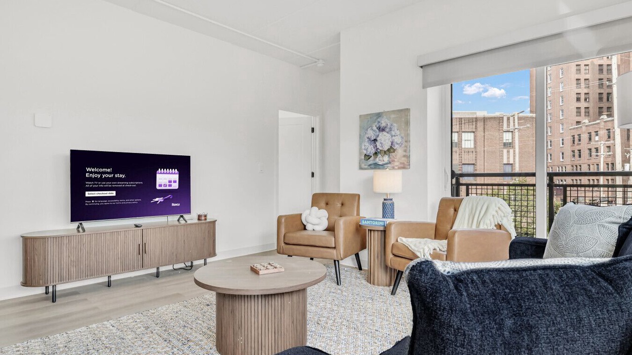 Photo of Livingroom in University Circle