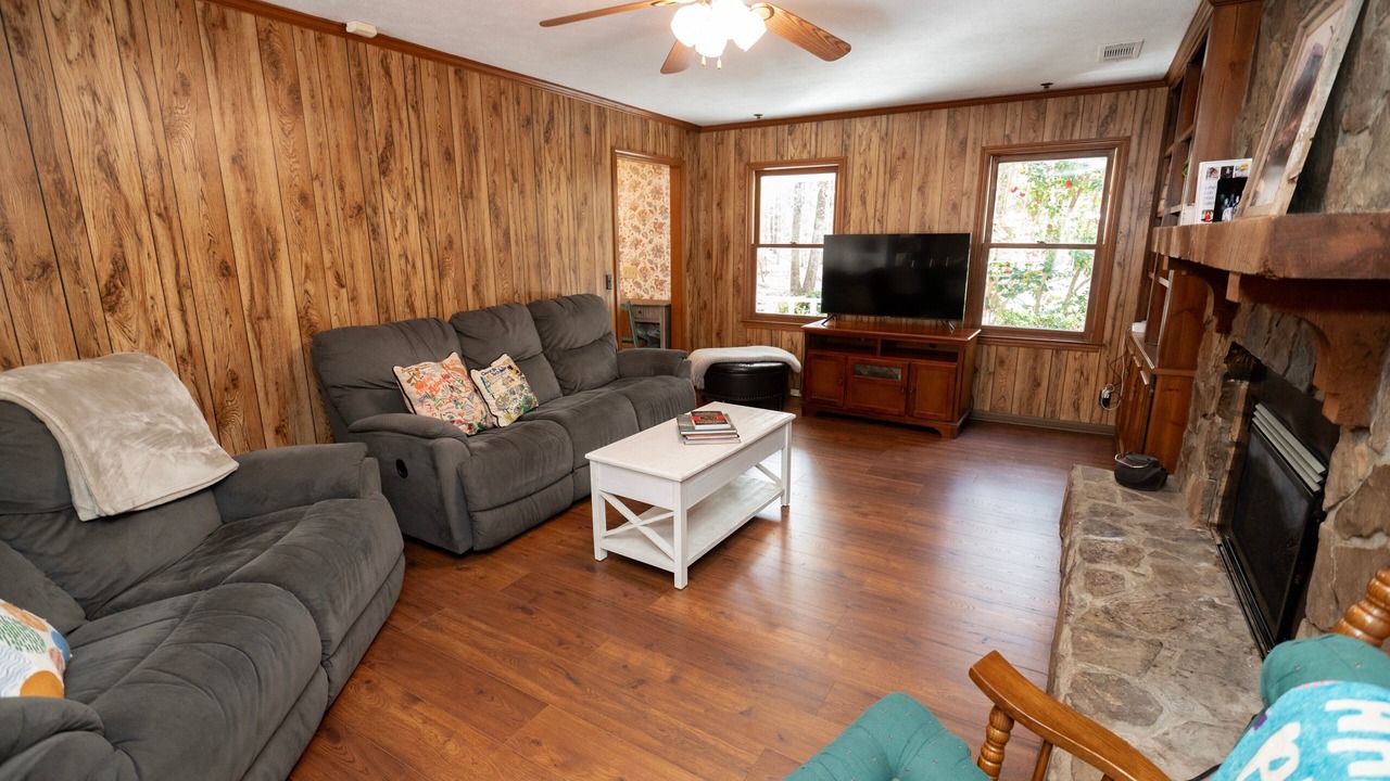 Photo of Livingroom in Hamilton