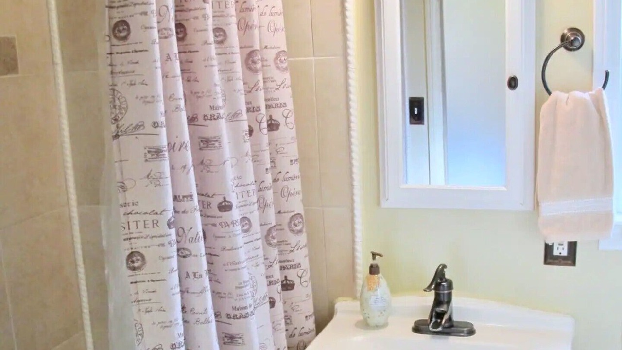 Photo of Bathroom in NoHo Arts District