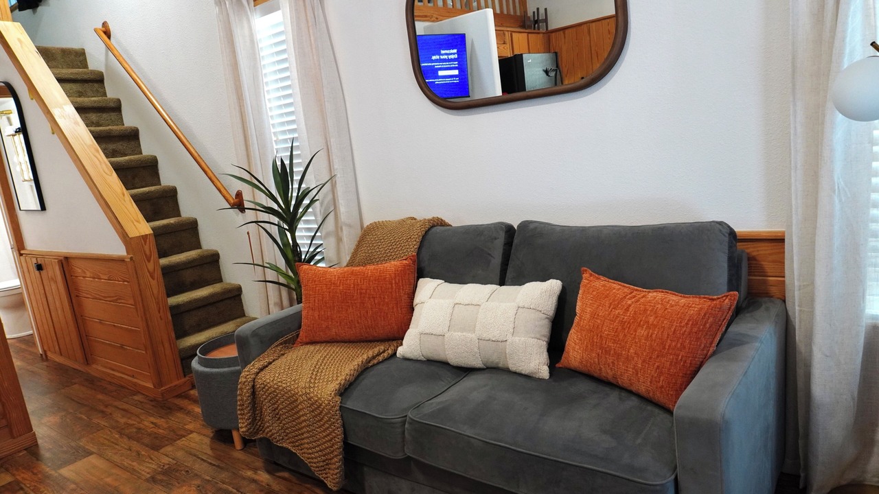 Photo of Livingroom in La Hacienda Estates