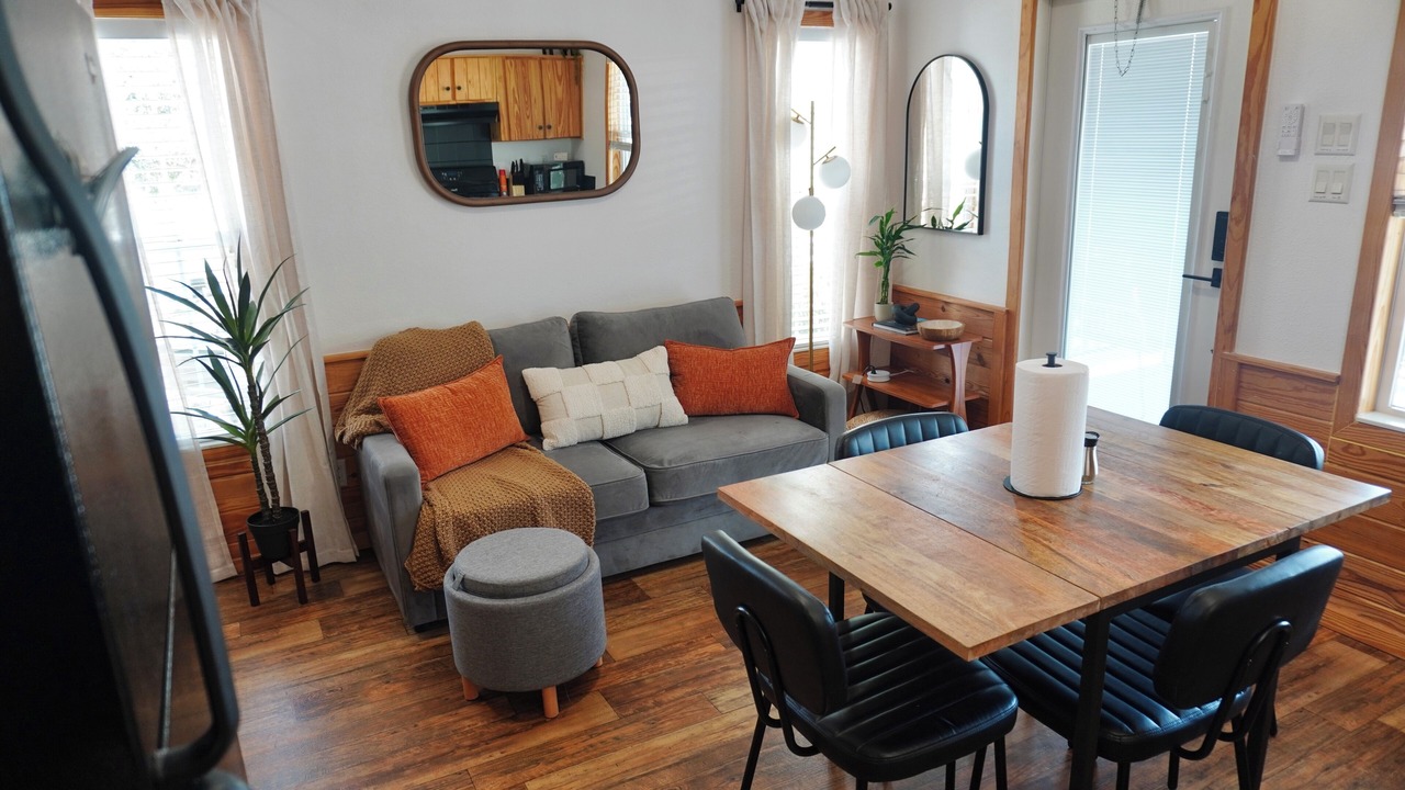 Photo of Livingroom in La Hacienda Estates