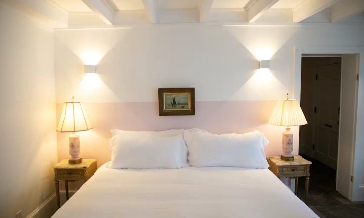 Photo of Bedroom in Historic District - North