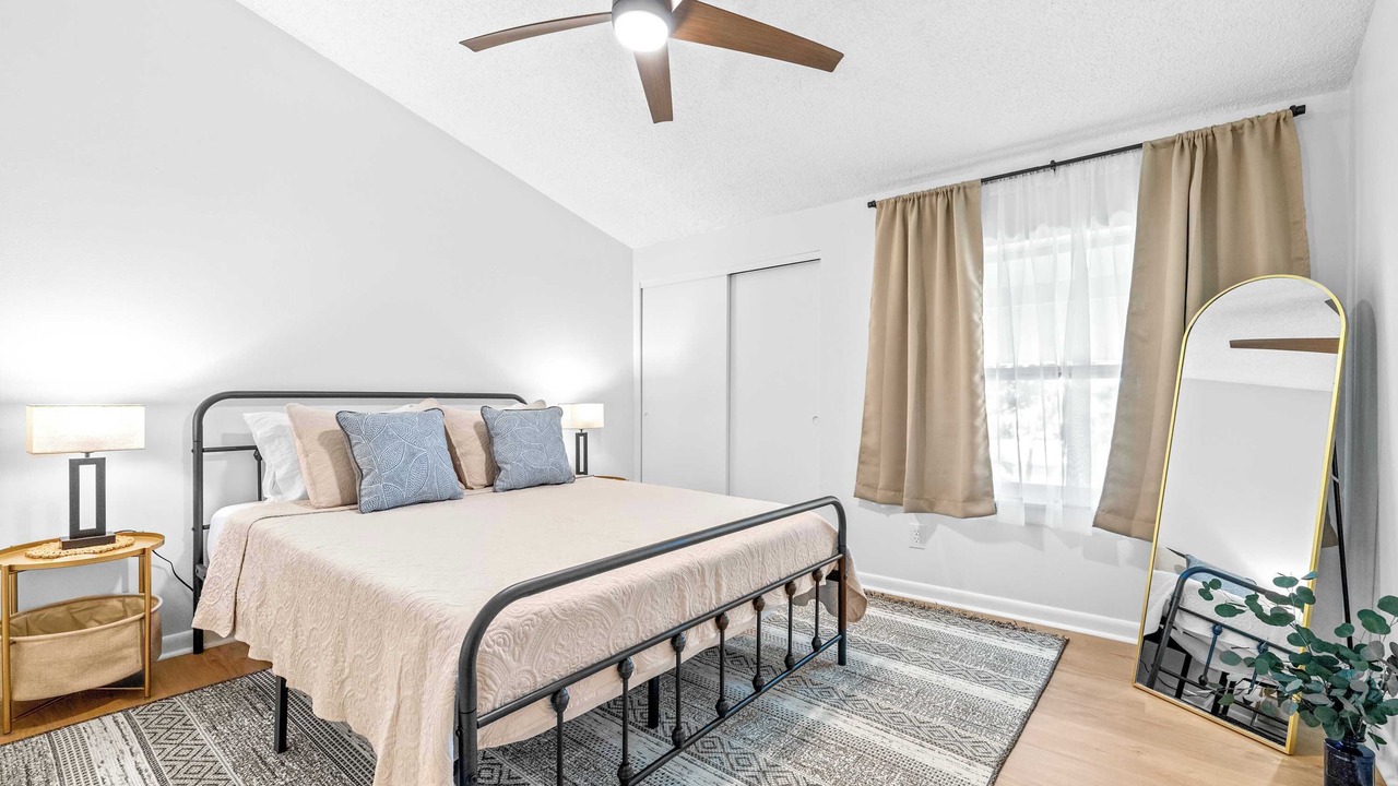 Photo of Bedroom in Fairoaks Manhattan Manor