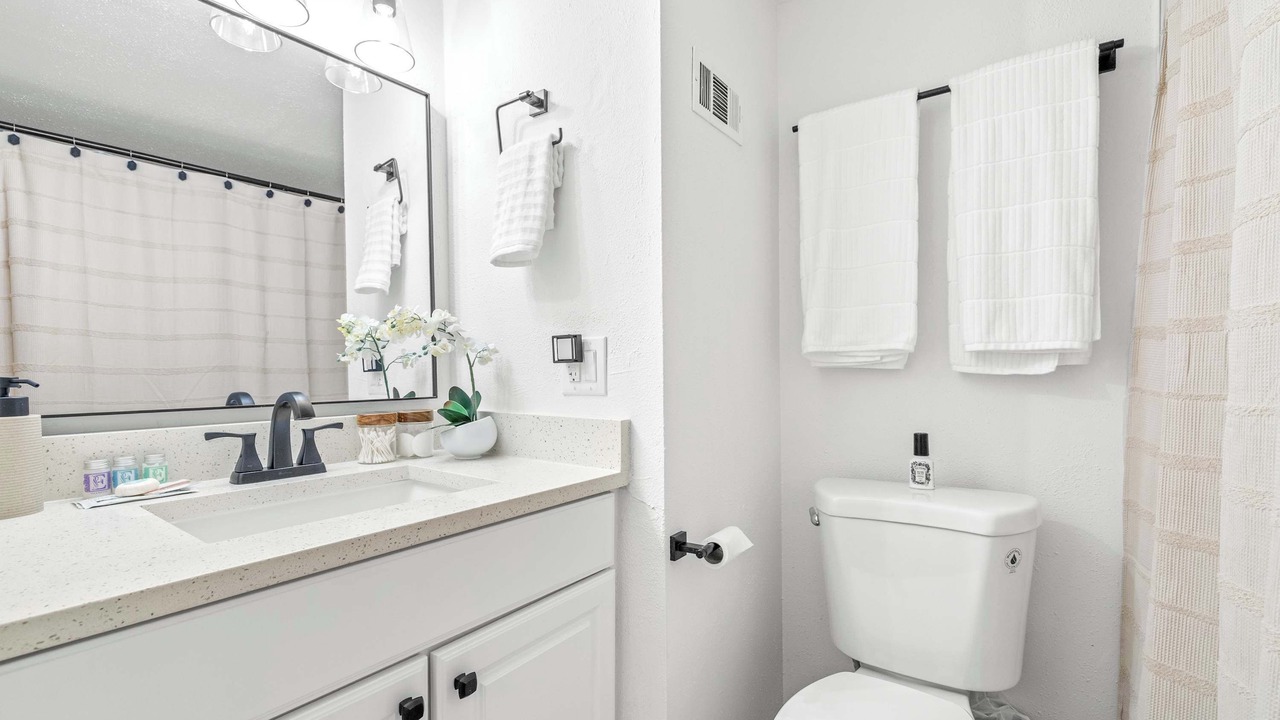 Photo of Bathroom in Fairoaks Manhattan Manor