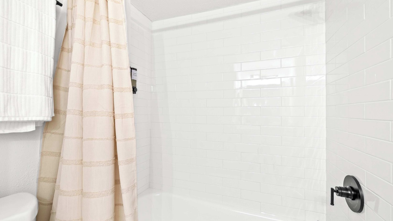 Photo of Bathroom in Fairoaks Manhattan Manor