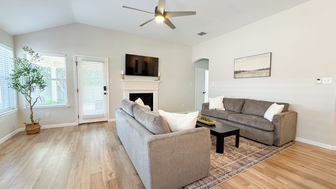 Photo of Livingroom in Keller