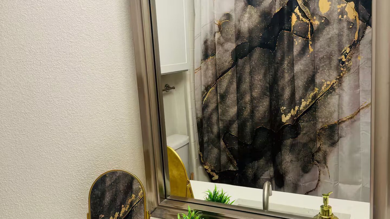 Photo of Bathroom in Deep Ellum