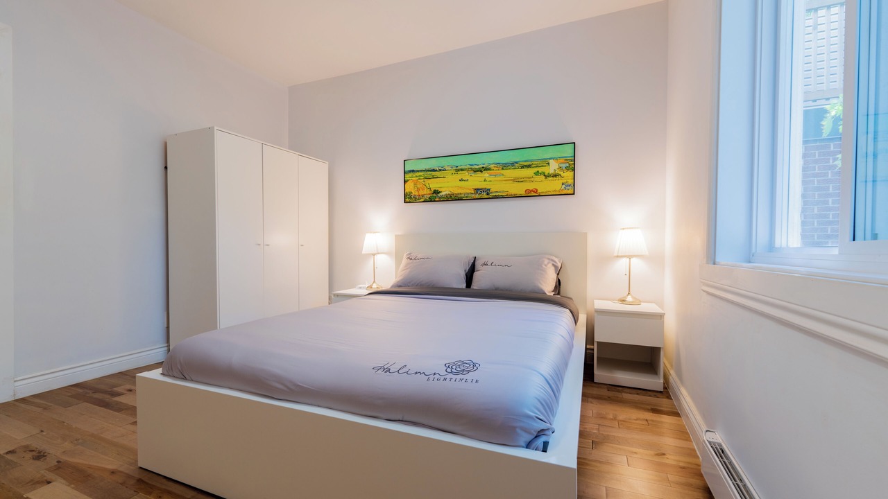 Photo of Bedroom in Cote-Des-Neiges—Notre-Dame-De-Grace