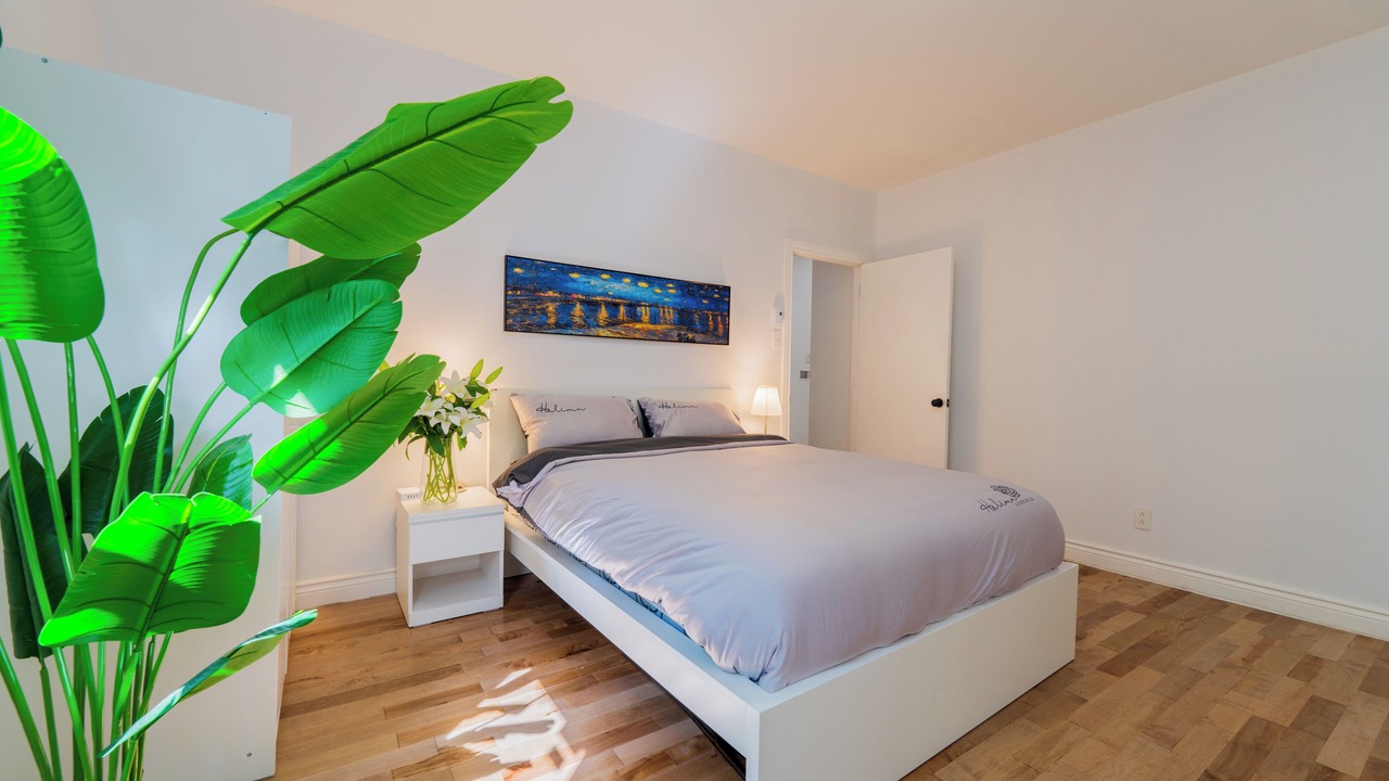 Photo of Bedroom in Cote-Des-Neiges—Notre-Dame-De-Grace