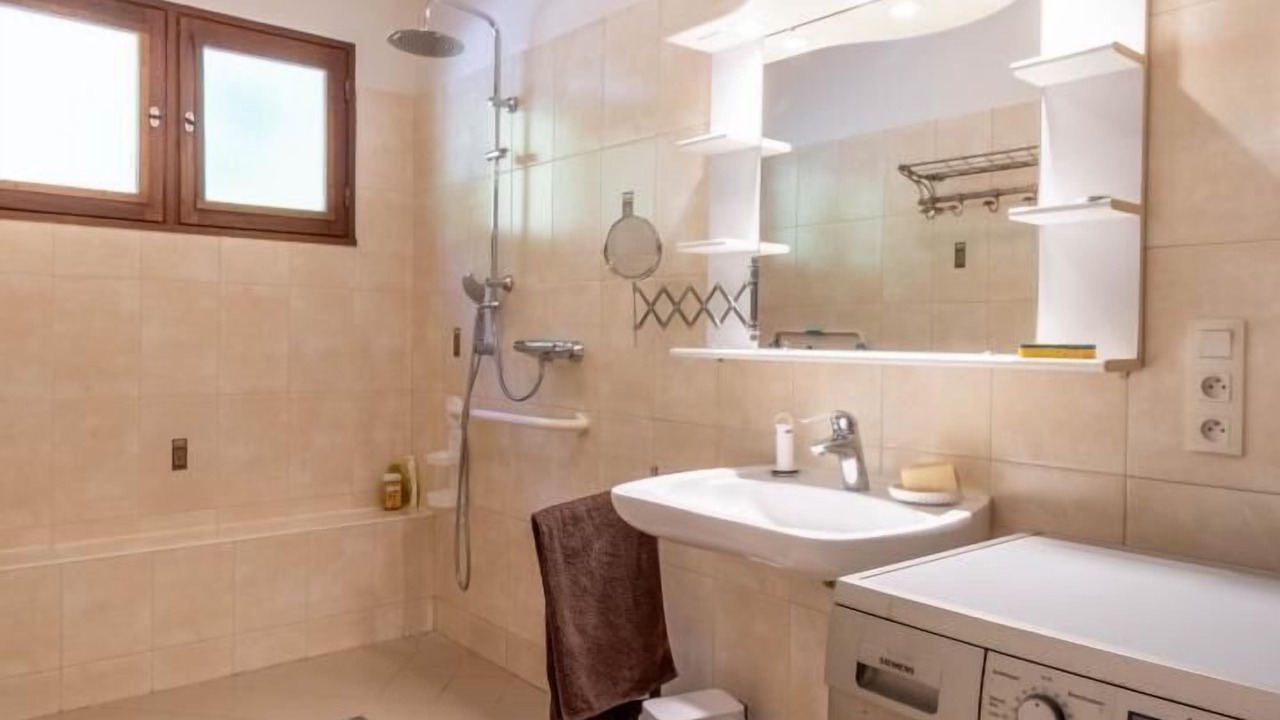 Photo of Bathroom in Queige