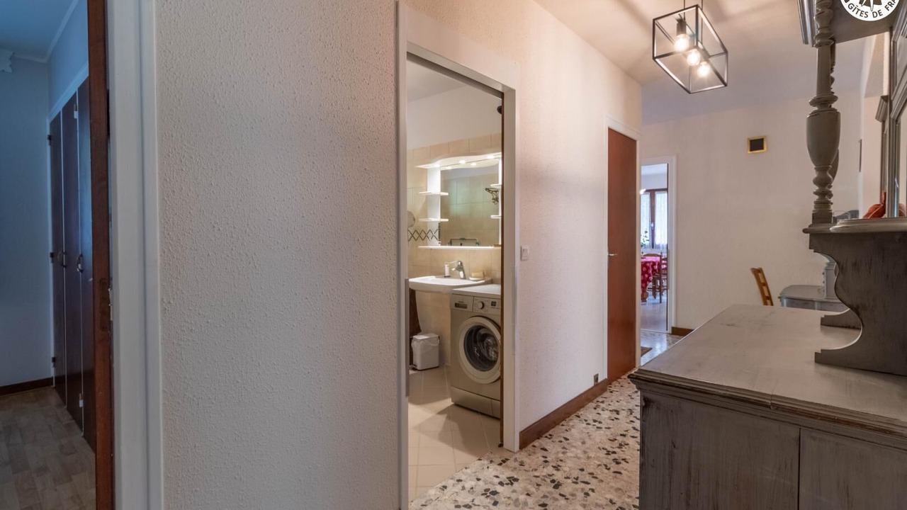 Photo of Others in Queige