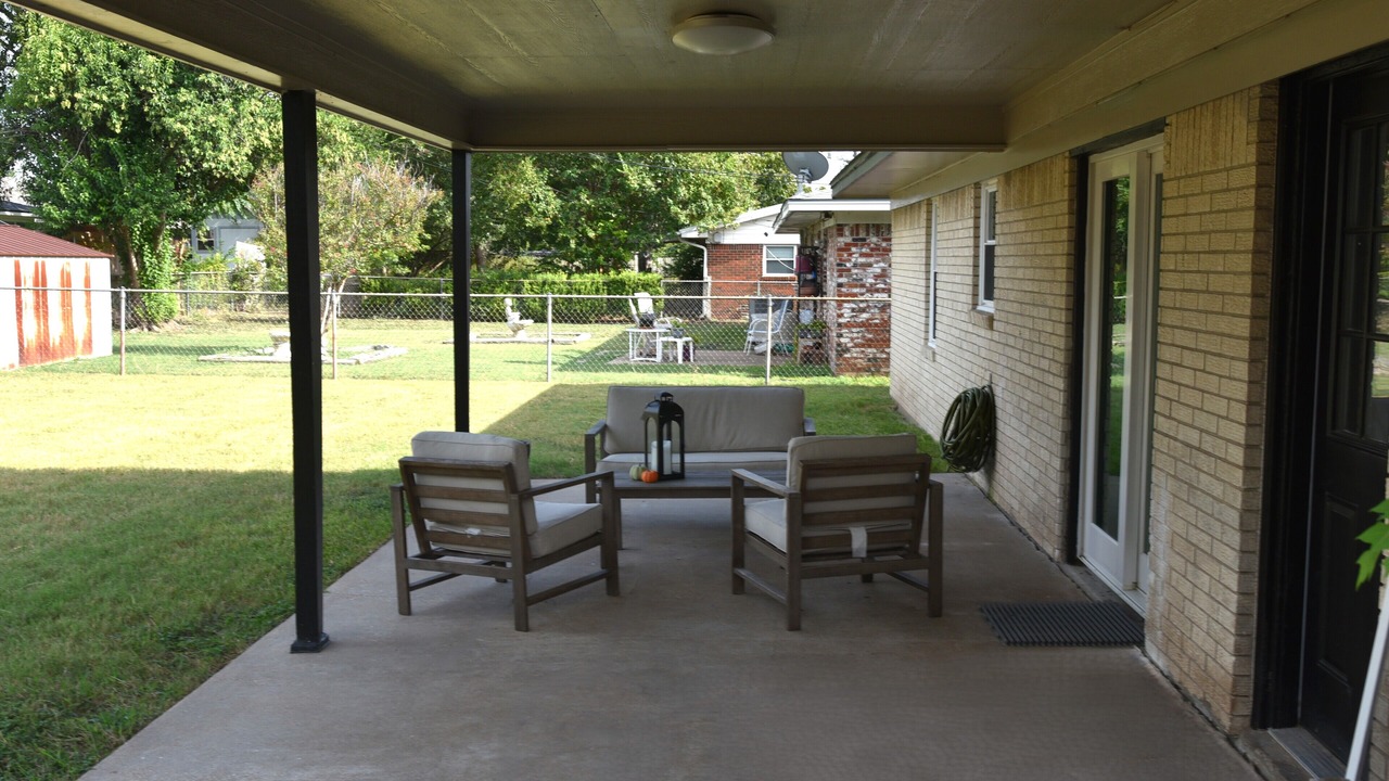 Photo of Patio Balcony in Temple