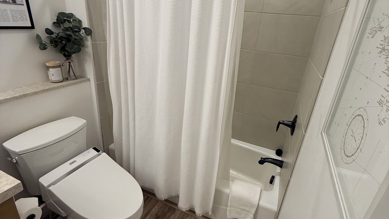 Photo of Bathroom in Makaha Valley