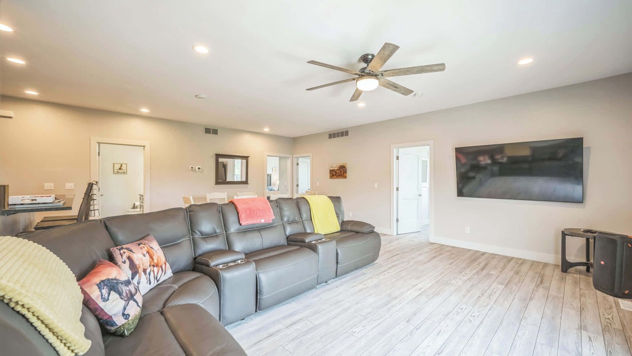 Photo of Livingroom in Grass Lake