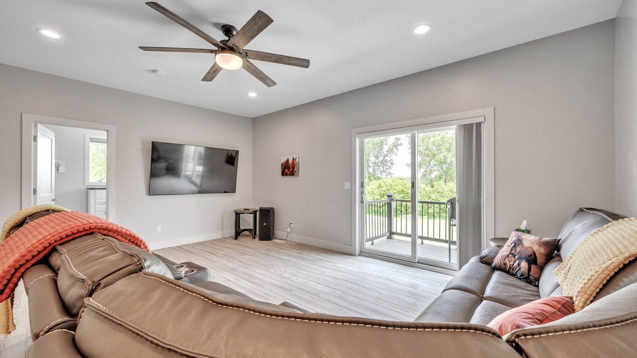 Photo of Livingroom in Grass Lake