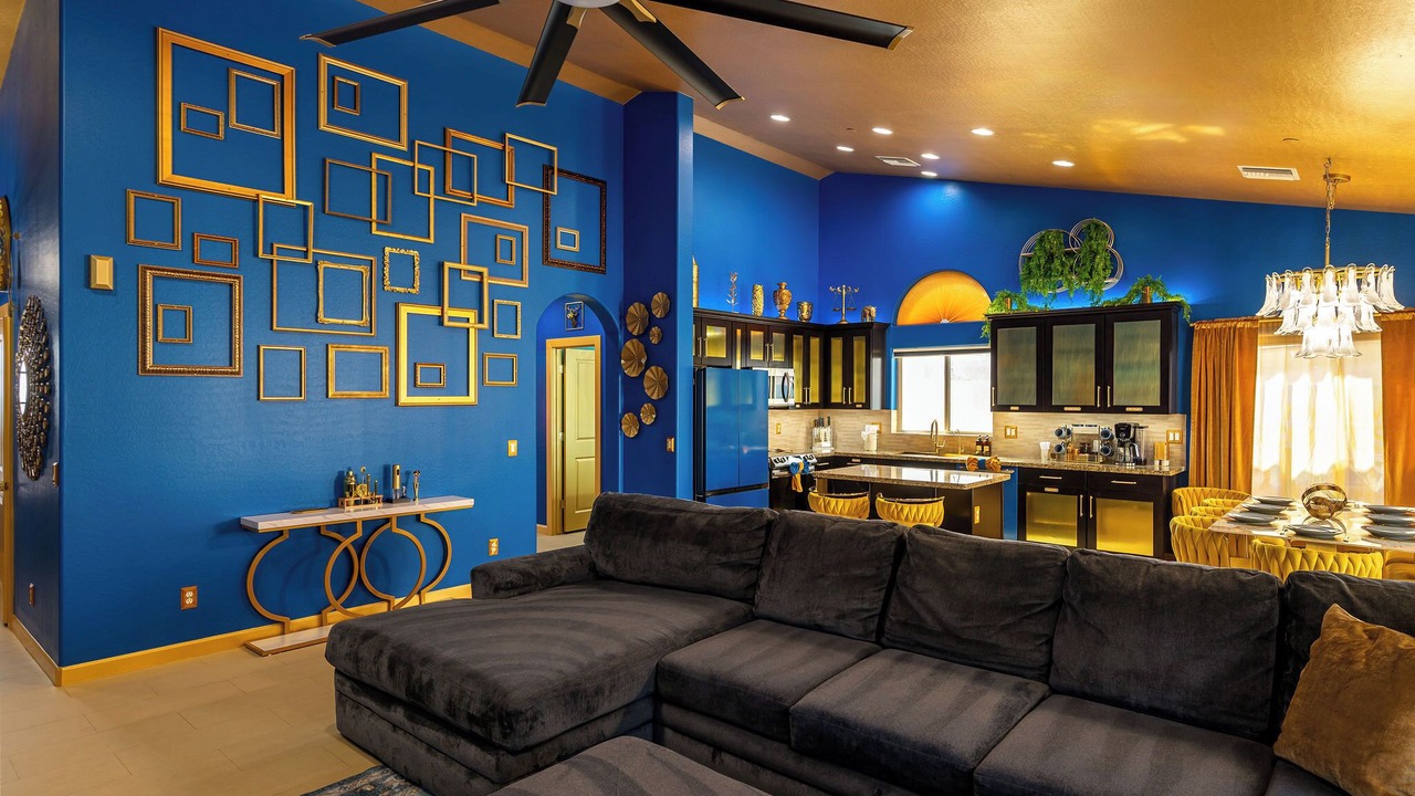 Photo of Livingroom in New Papago Parkway