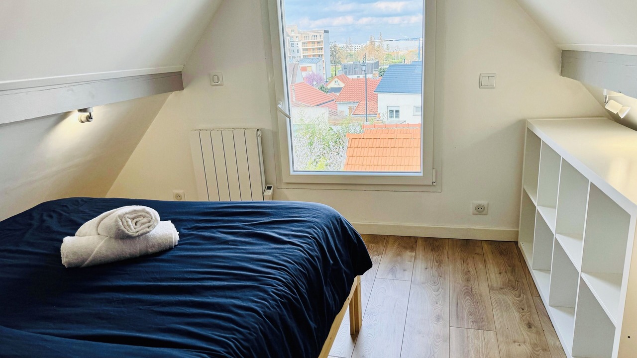 Photo of Bedroom in Colombes
